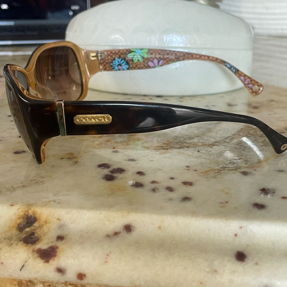 Coach Sunglasses - Picture 4 of 6